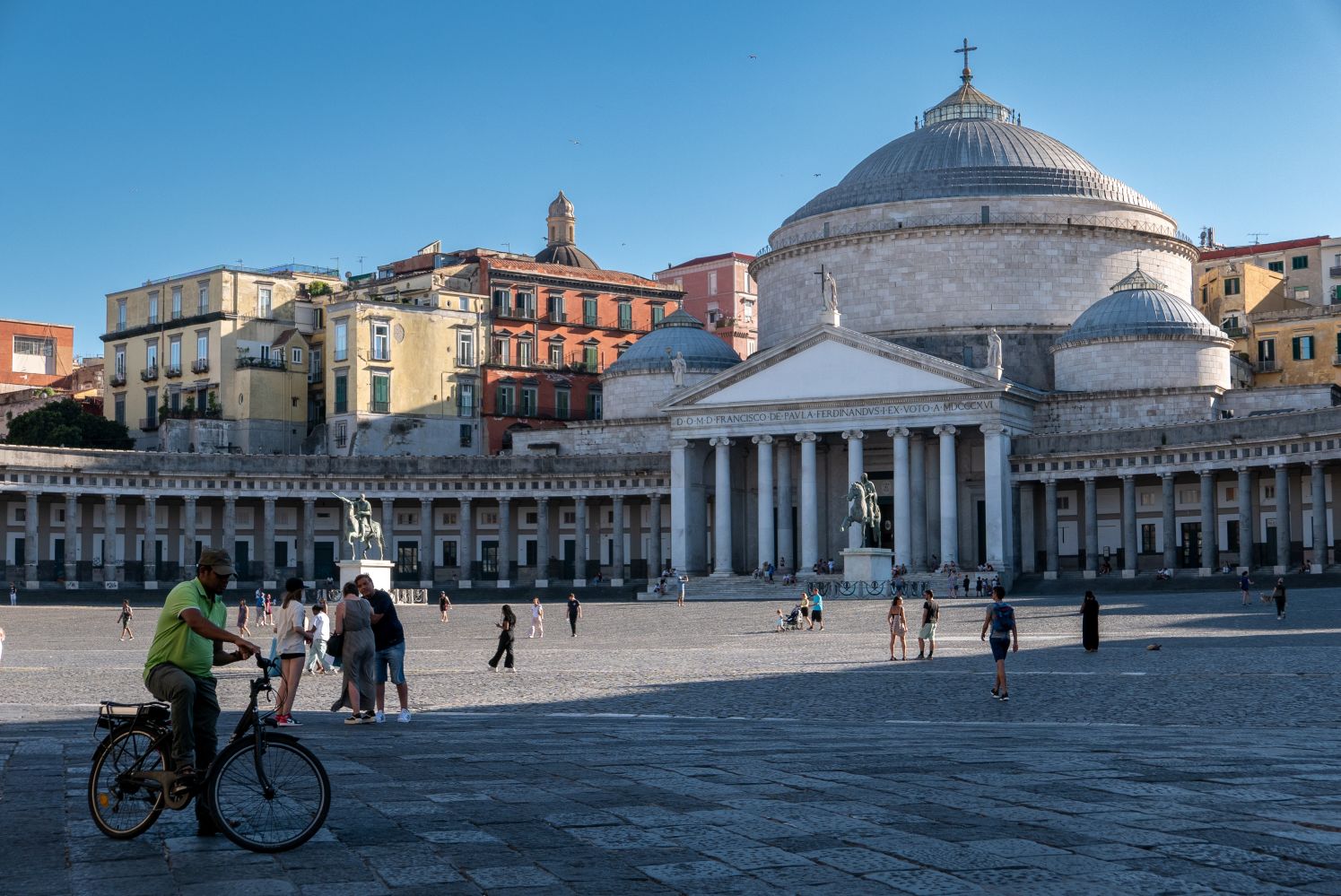Erkunden Sie Neapel: Gehen Sie durch eine Schatztruhe ewiger Schönheit